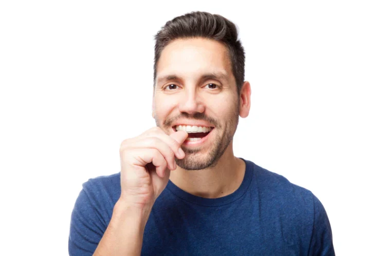 A man wearing clear braces 3120cbb7 2ef9 4d4d b4c4 03ffd0e7cda3